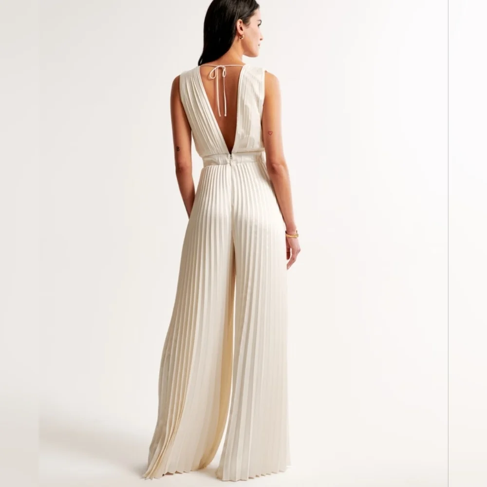 A&F "Giselle Pleated Jumpsuit," XS - Picture 2 of 6